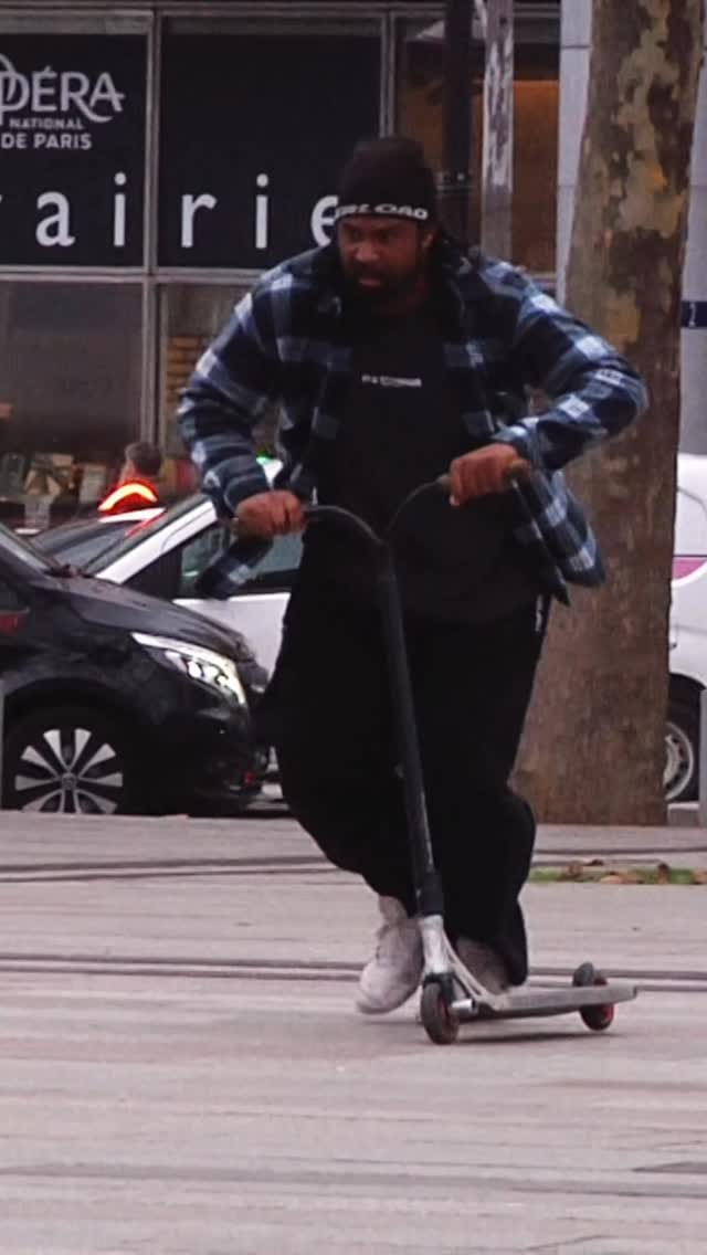 Post 5 by 🇫🇷🇲🇬JD Rand🛴🎤 on Instagram (video)