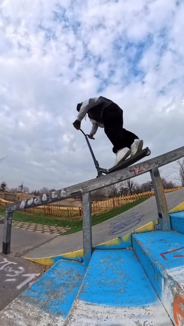 Post 7 by 🇫🇷🇲🇬JD Rand🛴🎤 on Instagram (video)
