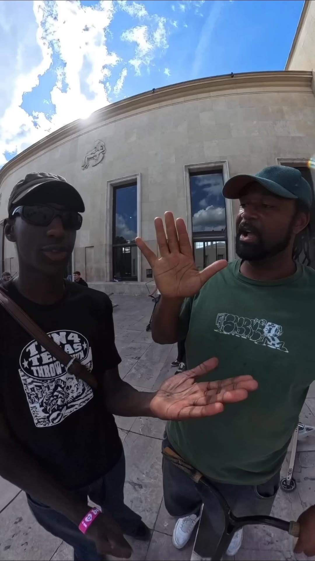 Post 3 by 🇫🇷🇲🇬JD Rand🛴🎤 on Instagram (video)