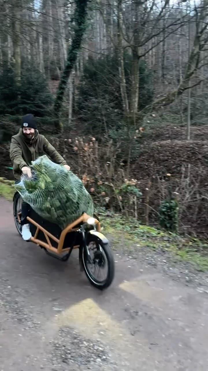 Post 8 by Simon Geschke on Instagram (video)