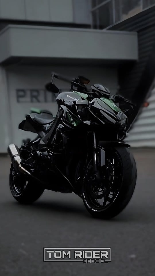 Post 4 by Tom Rider Officiel on Instagram (video)