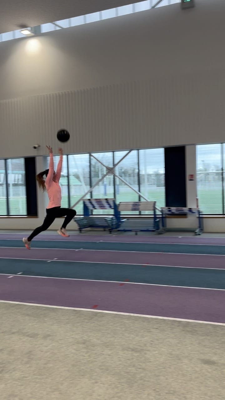 Post 3 by Ninon Chapelle on Instagram (video)