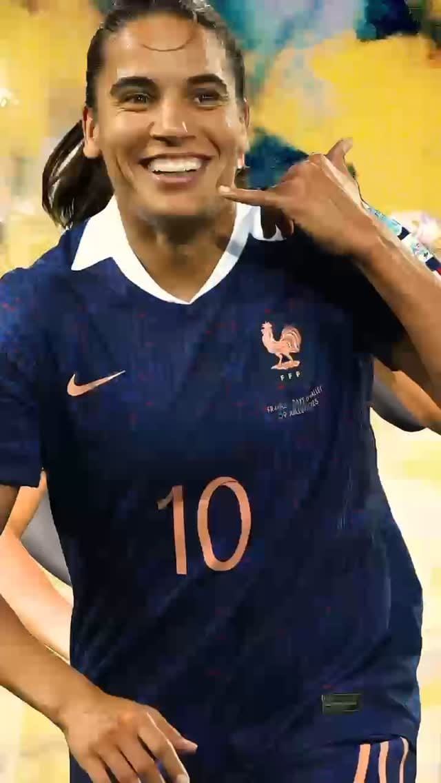 Post 9 by Amel Majri on Instagram (video)