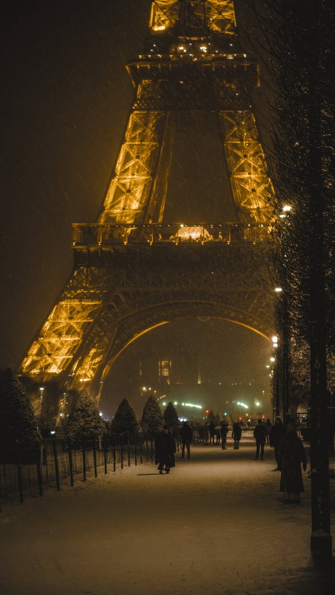 Post 5 by Caro Londono | Paris + Travel Advisor on Instagram (video)