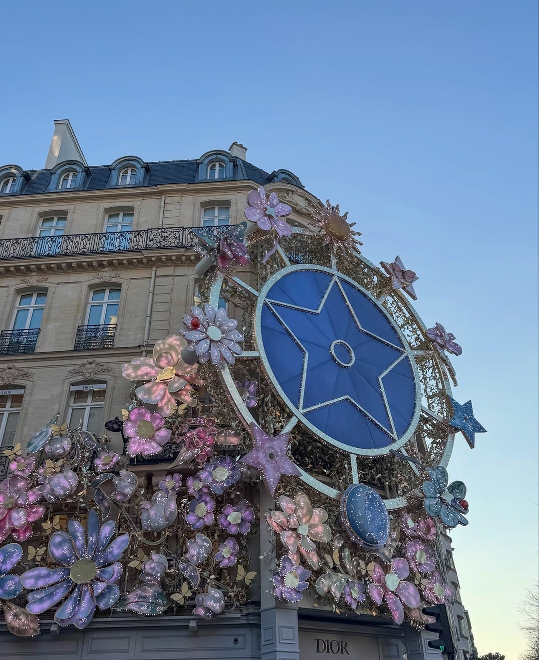 Post 5 by 𝐙𝐚𝐢𝐧𝐚𝐛 🎀 on Instagram (carousel)