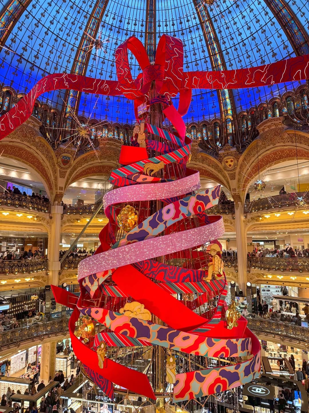 Post 9 by 𝐙𝐚𝐢𝐧𝐚𝐛 🎀 on Instagram (carousel)