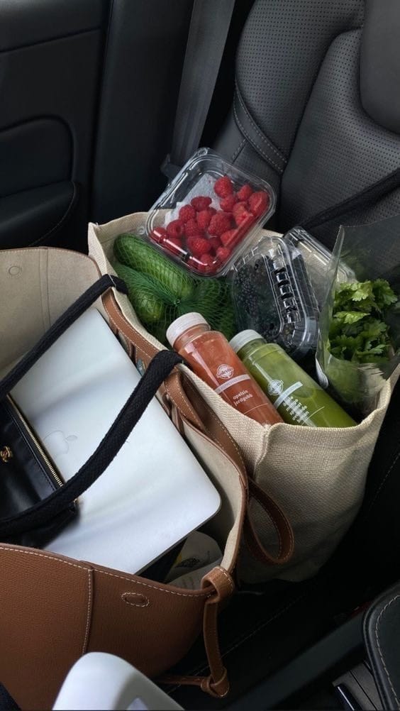 Post 6 by Julie Moulin on Instagram (video)