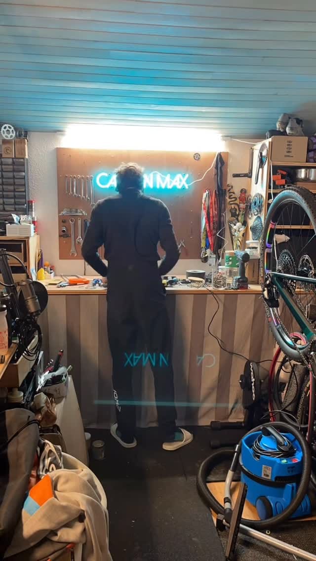 Post 3 by Maxime Prieur on Instagram (video)