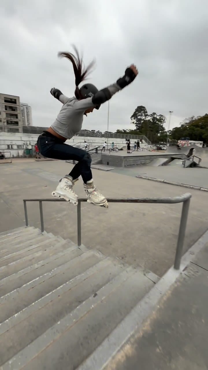 Post 10 by Laura Santos on Instagram (video)