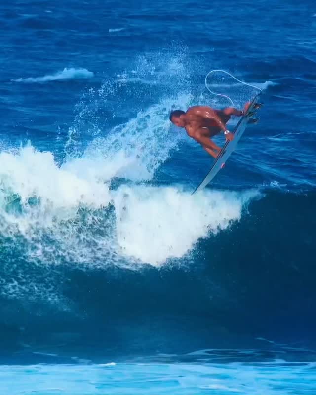 Post 3 by Jordan Oueslati on Instagram (video)