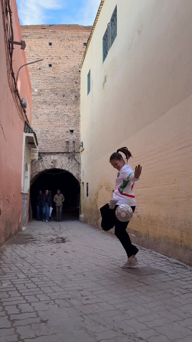 Post 9 by Yoanna | Freestyle Football on Instagram (video)