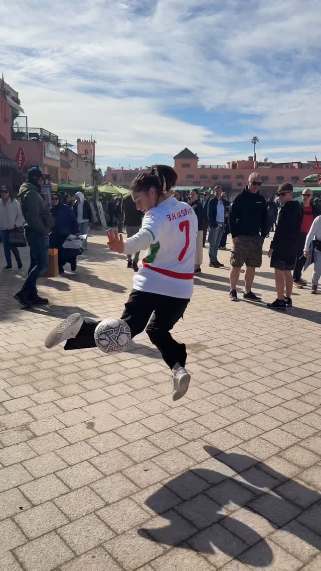 Post 4 by Yoanna | Freestyle Football on Instagram (video)