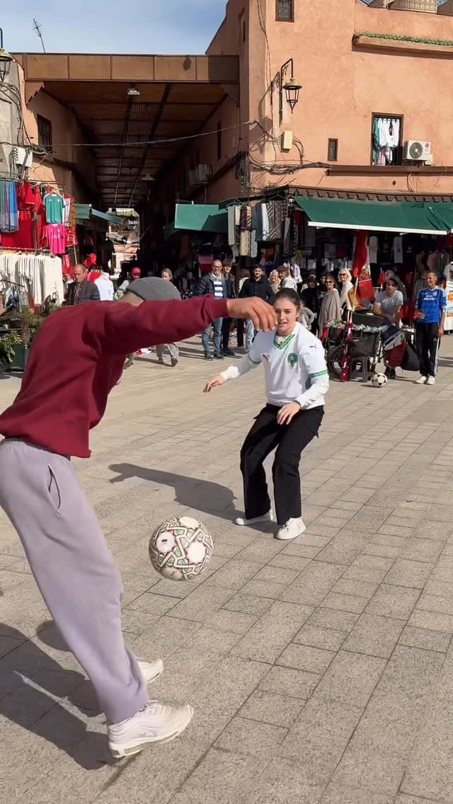 Post 5 by Yoanna | Freestyle Football on Instagram (video)