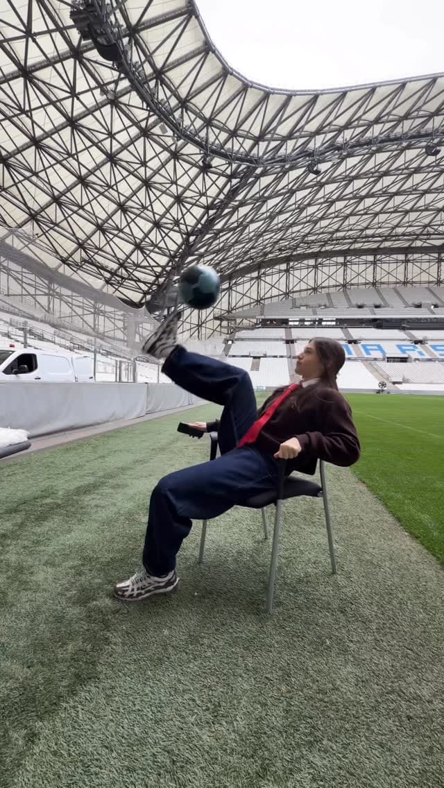 Post 1 by Yoanna | Freestyle Football on Instagram (video)