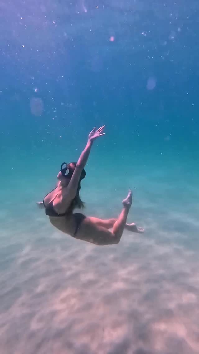 Post 2 by Zoe Poulis on Instagram (video)