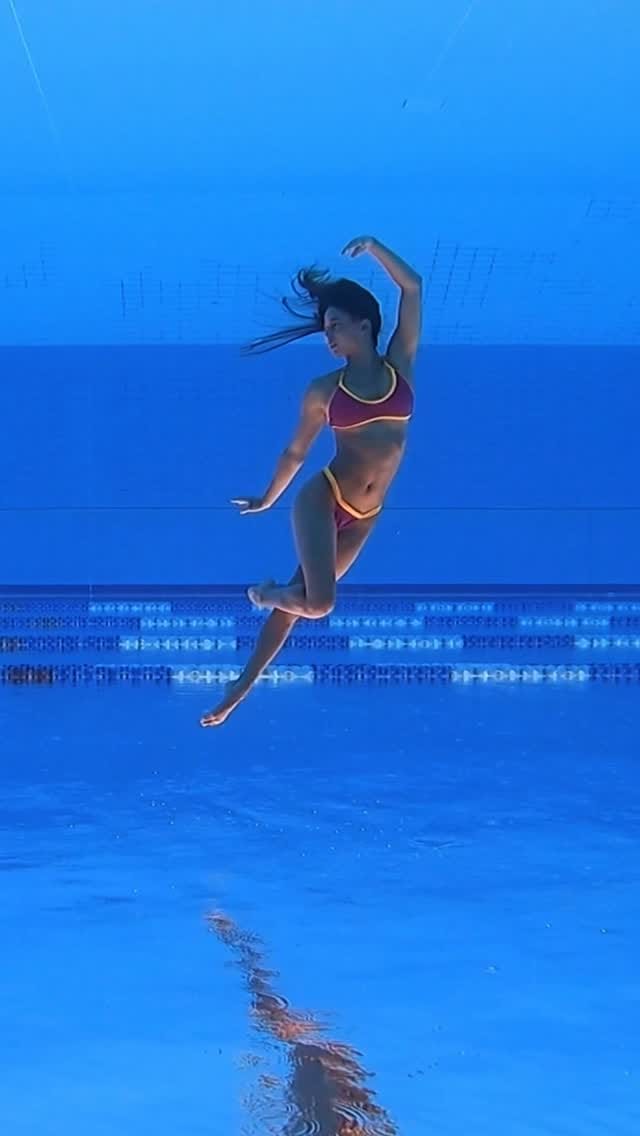 Post 4 by Zoe Poulis on Instagram (video)