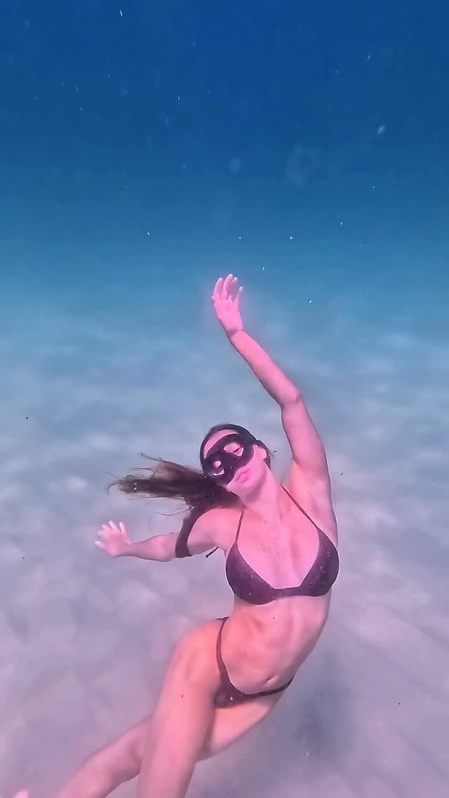 Post 5 by Zoe Poulis on Instagram (video)