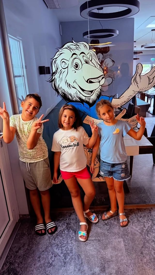 Post 6 by Tamara on Instagram (video)