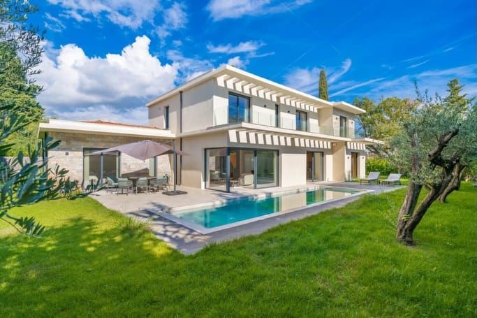 Post 4 by Experience The French Riviera on Instagram (carousel)
