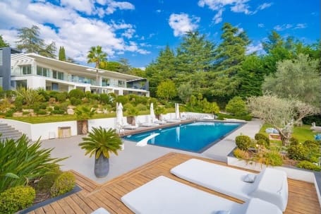 Post 8 by Experience The French Riviera on Instagram (carousel)