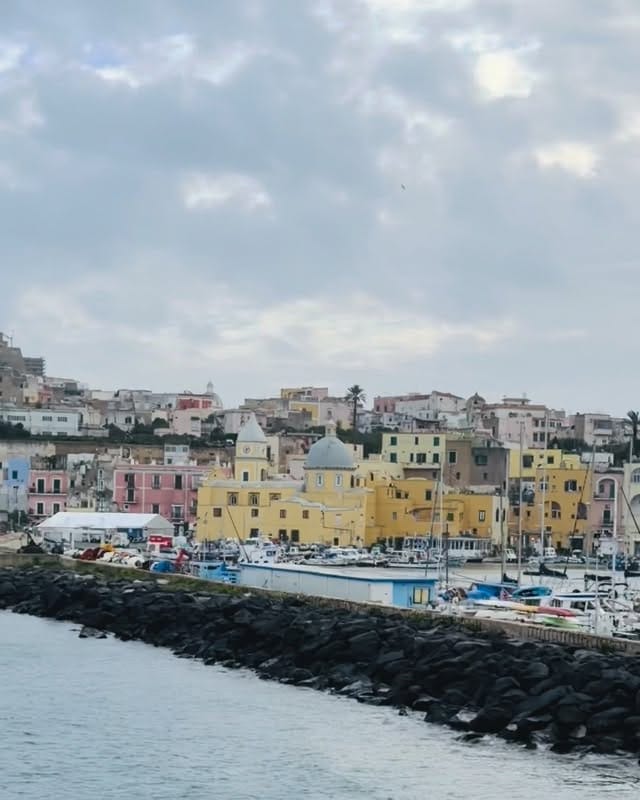 Post 2 by Alba Pezone on Instagram (video)