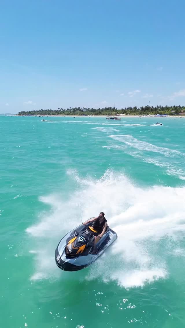 Post 6 by Gabi Nunes on Instagram (video)