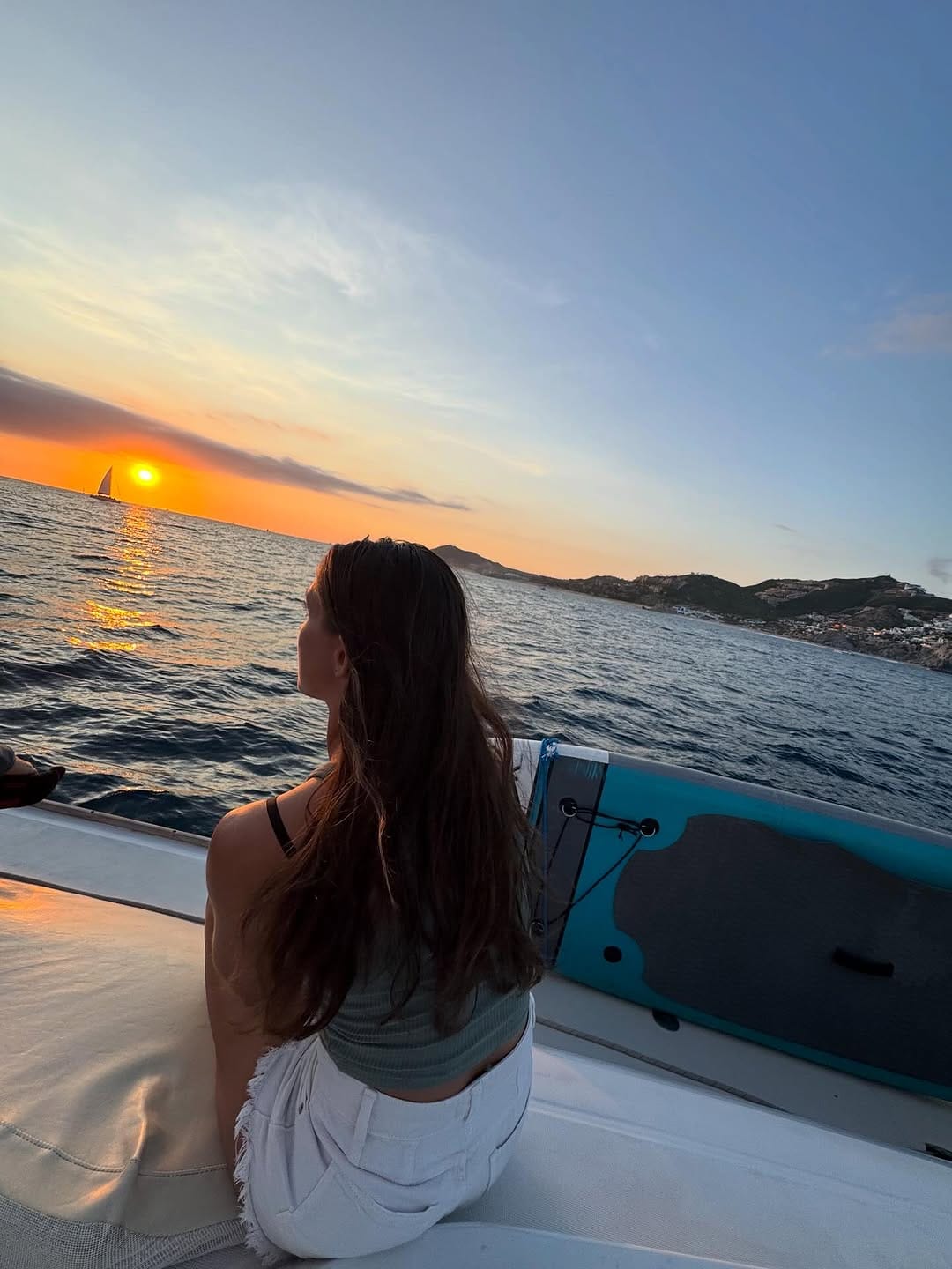 Post 4 by Eve Perisset on Instagram (carousel)