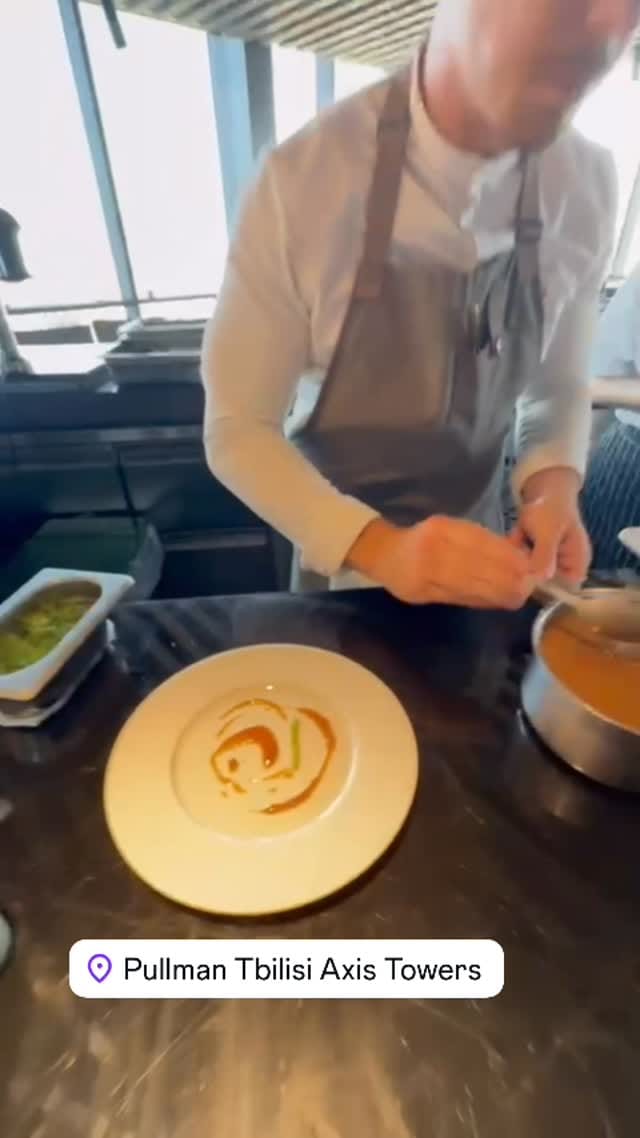 Post 10 by Nicolas A. Vienne on Instagram (video)