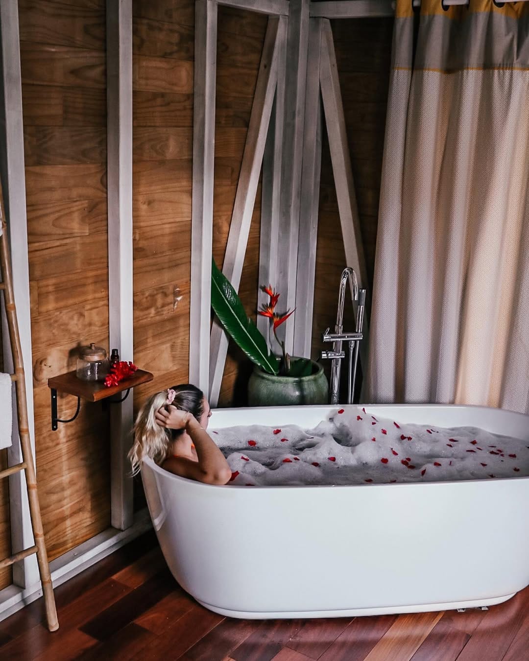 Post 4 by 𝑳𝑨𝑼𝑹𝑨 - Travel Lover 🌎 on Instagram (carousel)