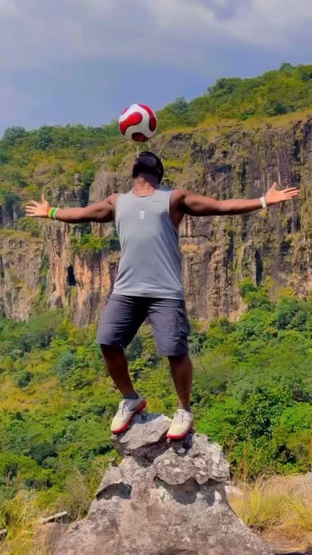 Post 4 by iya Traore on Instagram (video)