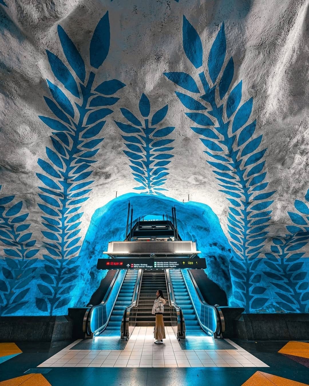 Post 10 by Aéroport Paris-Beauvais on Instagram (carousel)