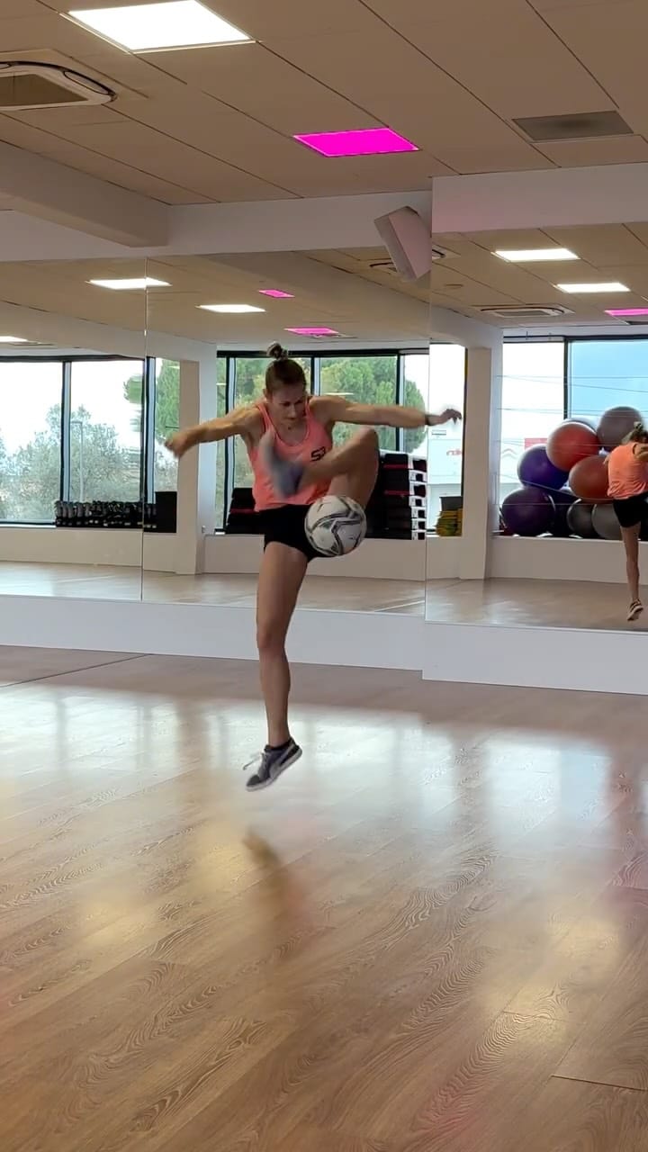 Post 4 by Melody Donchet on Instagram (video)
