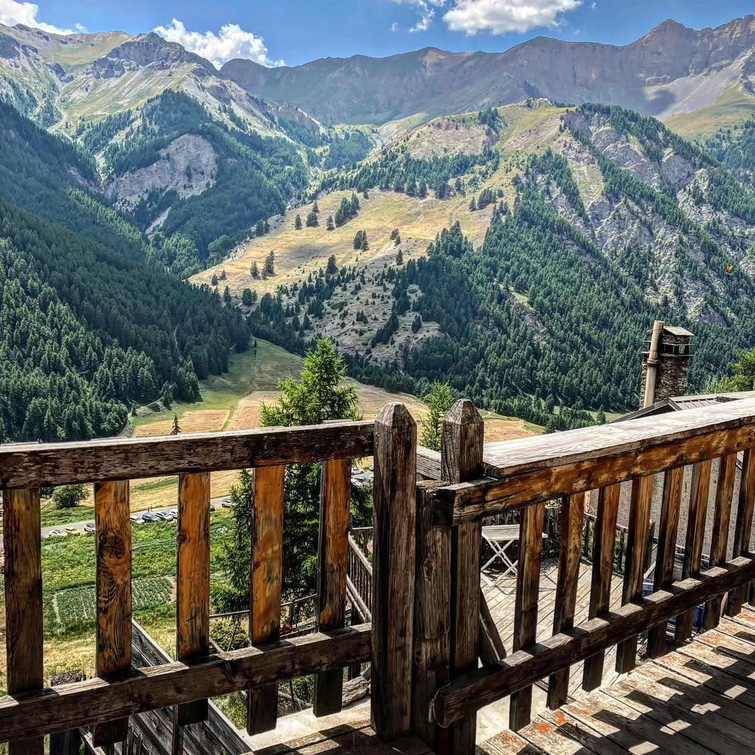 Post 6 by Cyril Desfete on Instagram (image)