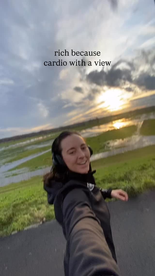 Post 2 by Lucie Ehrmann on Instagram (video)