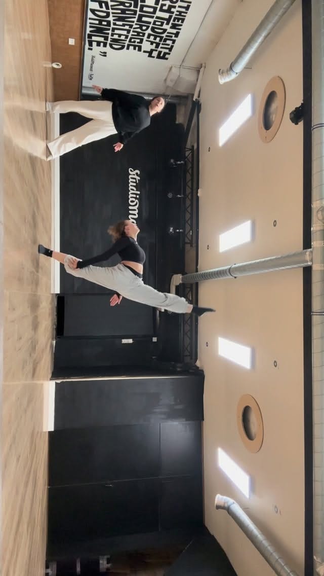 Post 2 by Chloé Sivadier on Instagram (video)