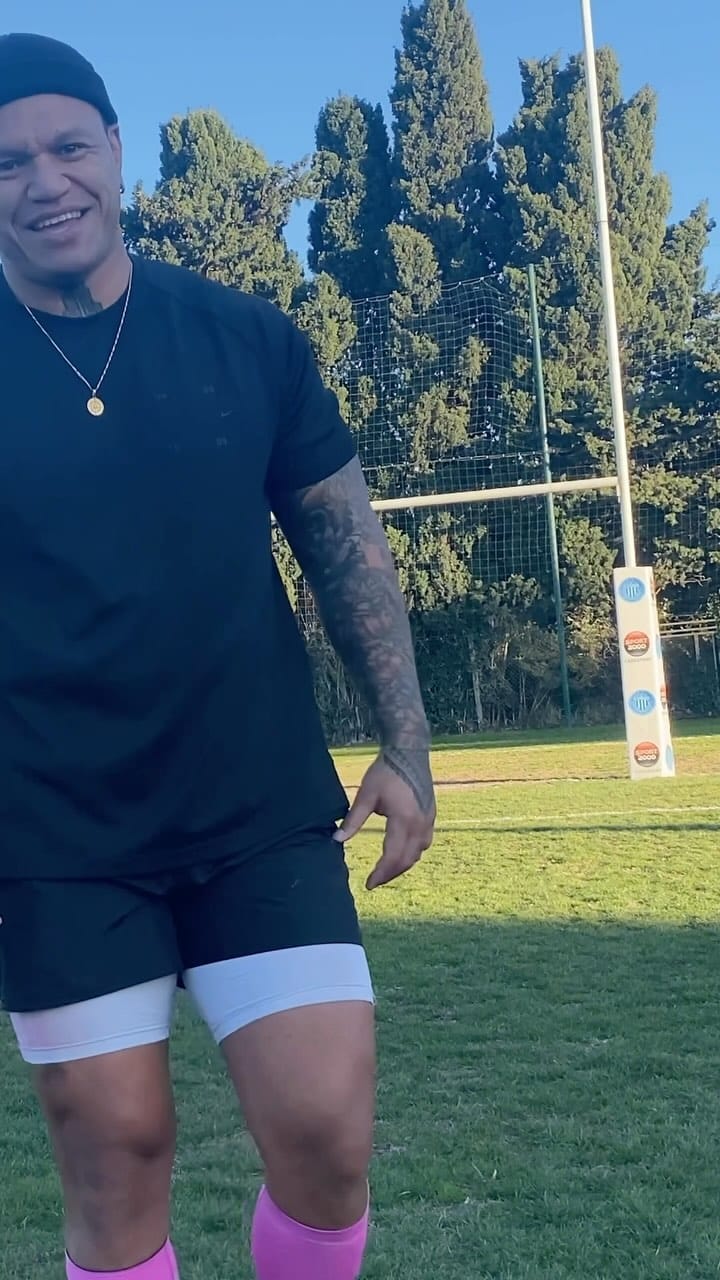 Post 9 by Hika Elliot on Instagram (video)