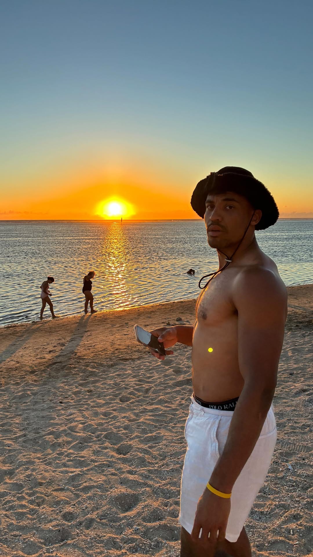 Post 4 by 𝑺𝑬𝑷𝑯𝑶 🇫🇷 on Instagram (video)