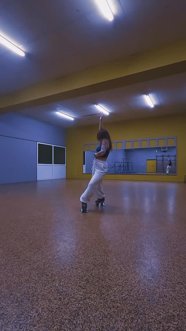 Post 7 by Eleonore 🌙 on Instagram (video)