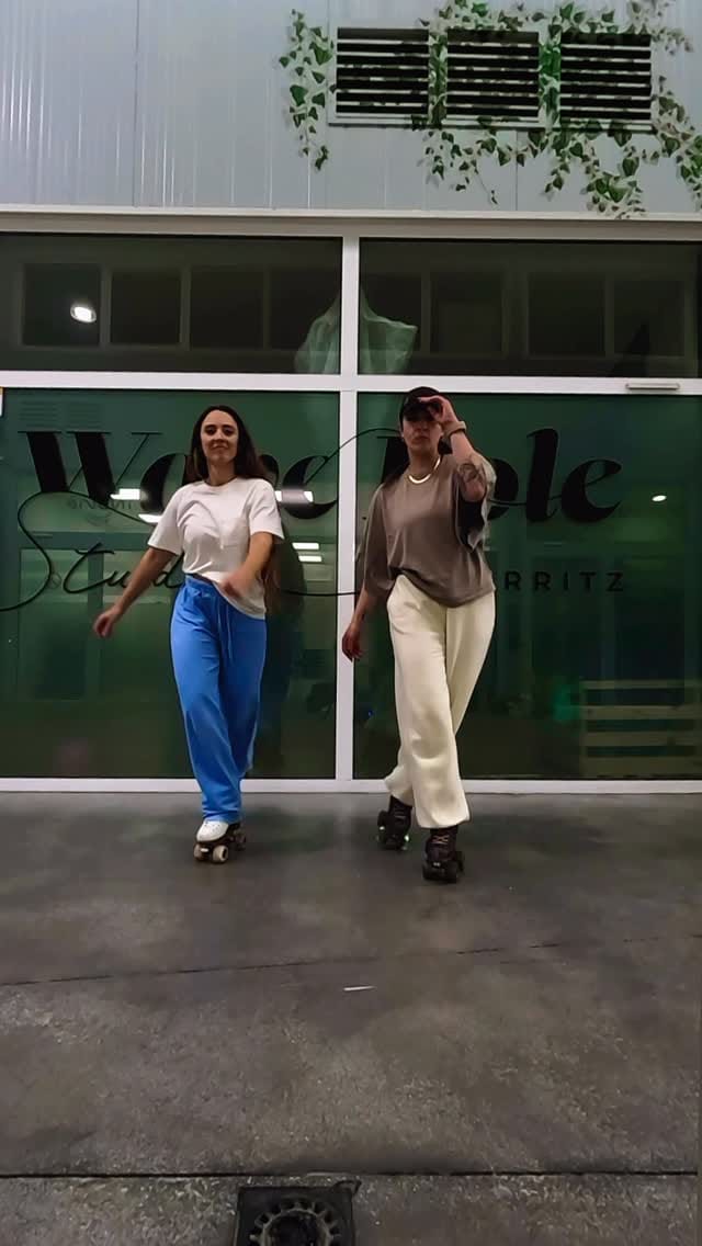 Post 5 by Eleonore 🌙 on Instagram (video)