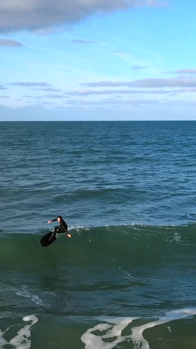 Post 3 by Axel Gerard on Instagram (video)