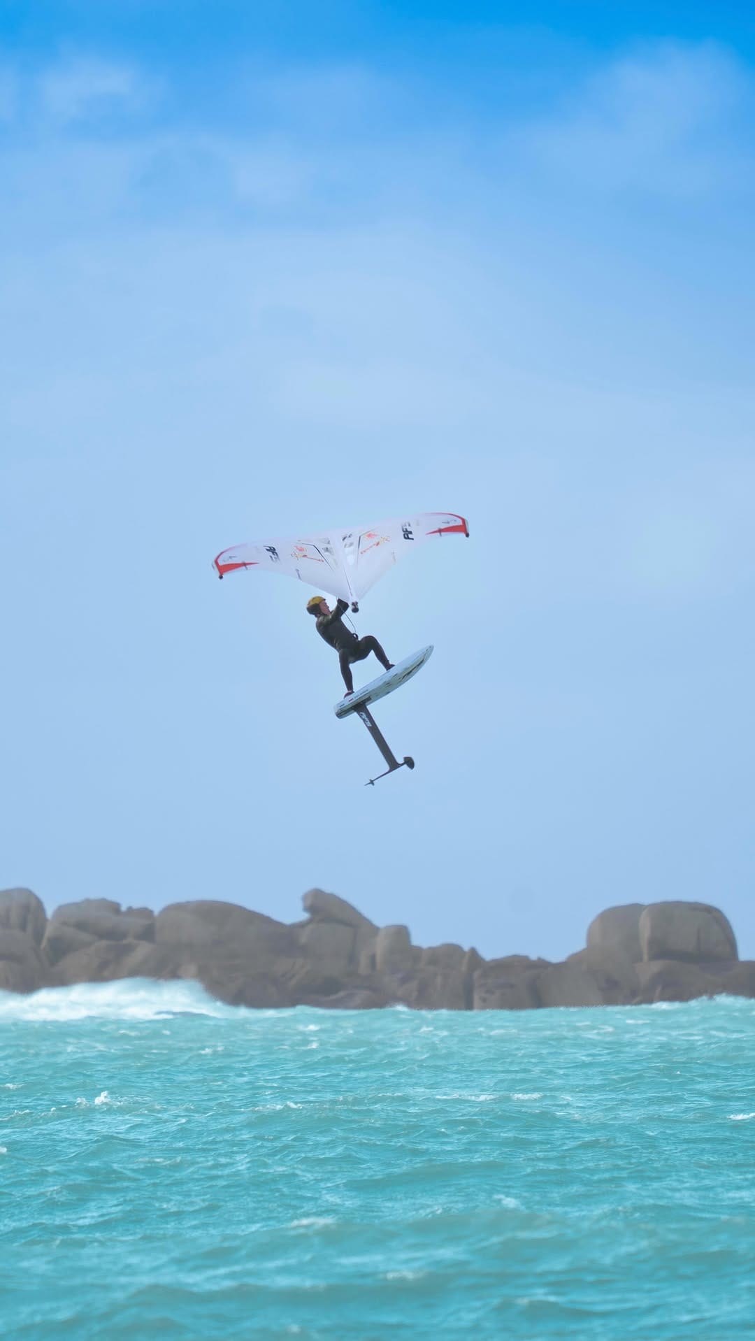 Post 5 by Axel Gerard on Instagram (video)