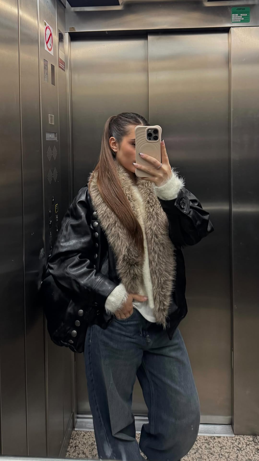 Post 3 by L A R A   G U E R R E R O on Instagram (video)