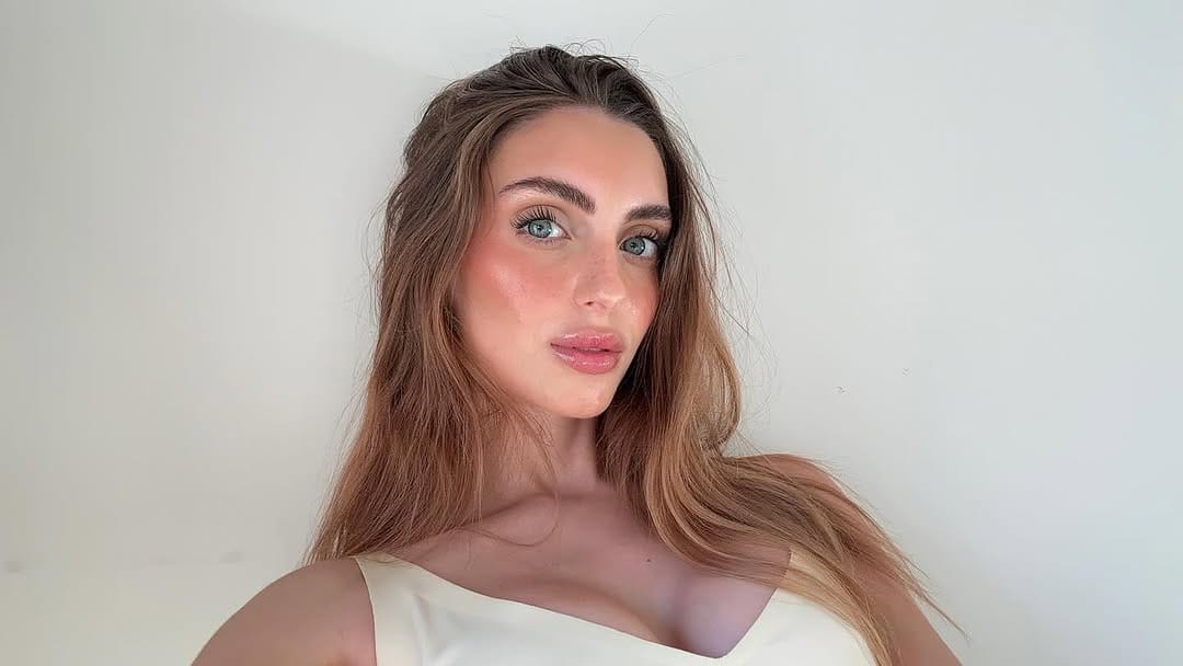 Post 9 by 𝒎𝒊𝒓𝒊 on Instagram (carousel)