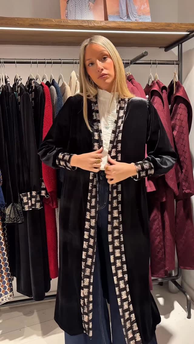 Post 1 by Monisqui on Instagram (video)