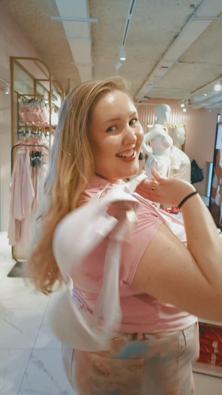 Post 8 by Alice Miller | CURVY MODEL on Instagram (video)