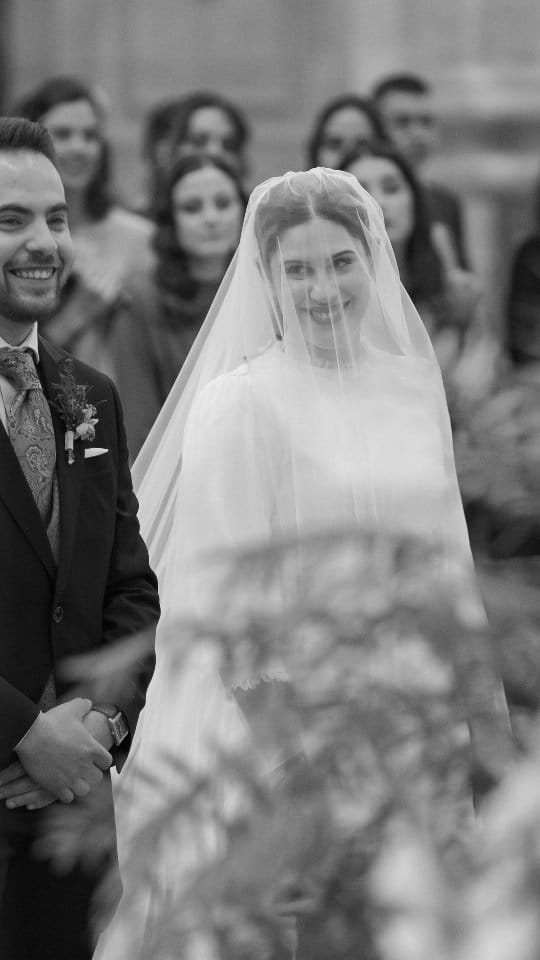 Post 8 by RAQUEL ALEMAÑ - vestidos de novia a medida on Instagram (video)