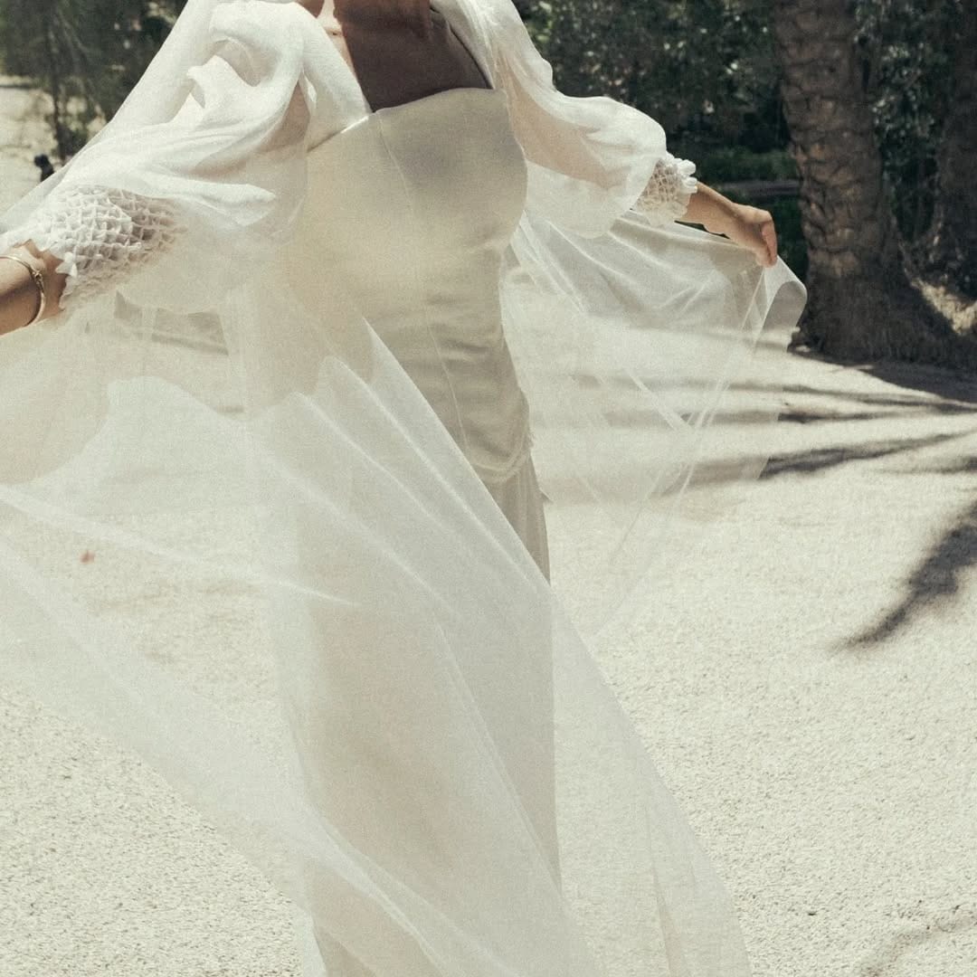 Post 2 by RAQUEL ALEMAÑ - vestidos de novia a medida on Instagram (image)