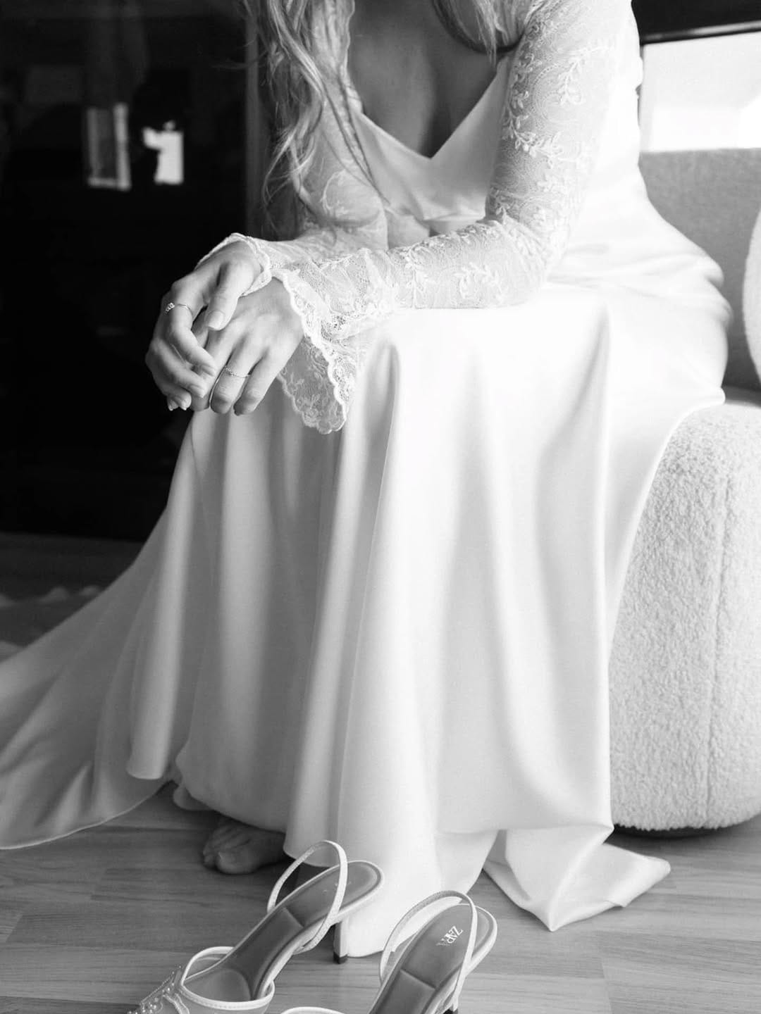 Post 6 by RAQUEL ALEMAÑ - vestidos de novia a medida on Instagram (carousel)