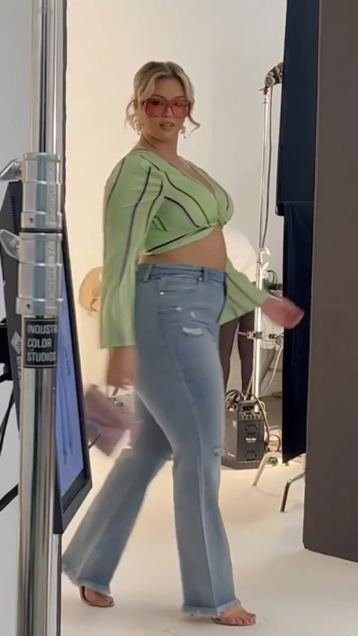 Post 10 by Vitoria Almeida on Instagram (video)
