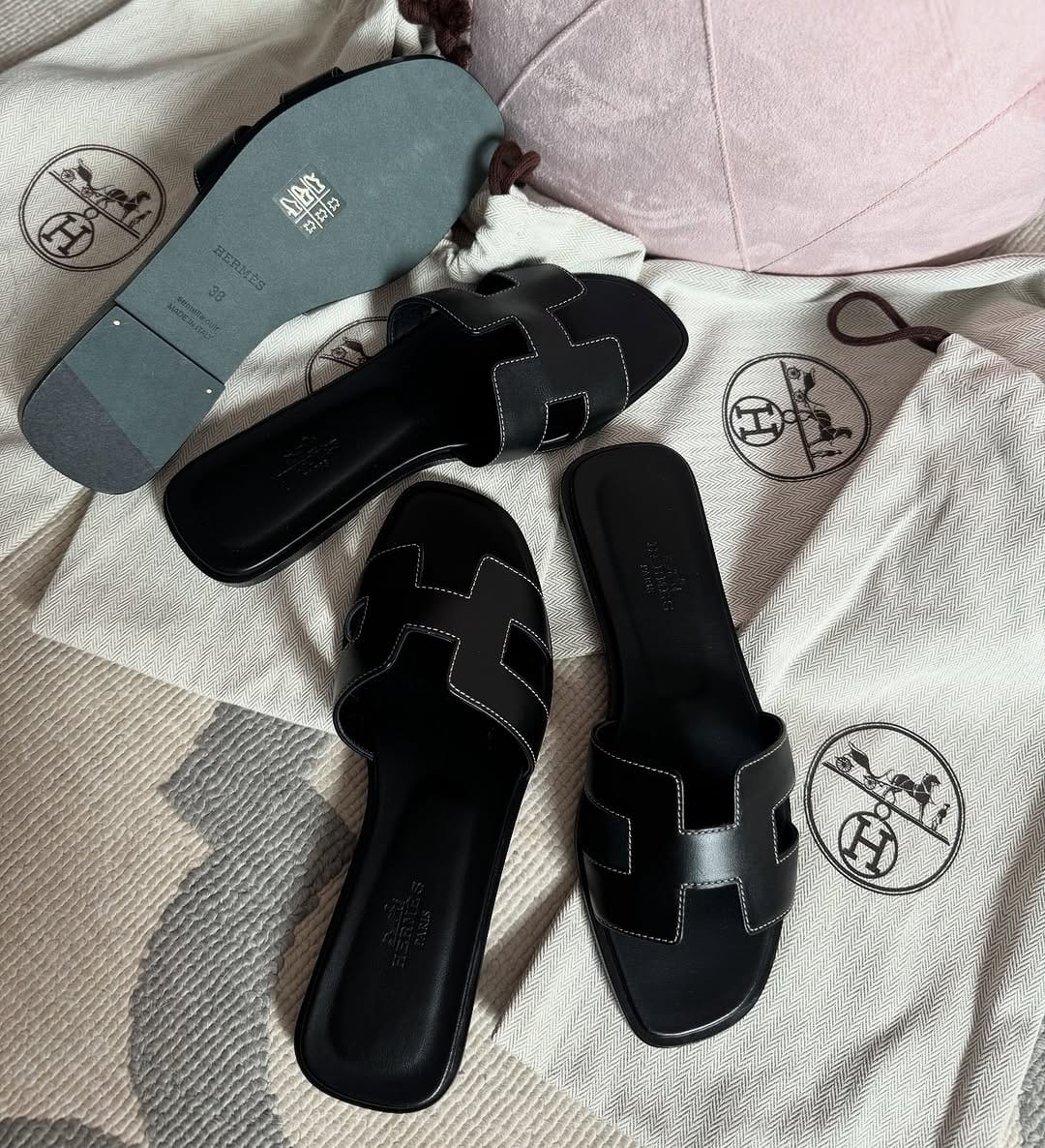 Post 5 by ShoesAddict Luxury Boutique on Instagram (image)